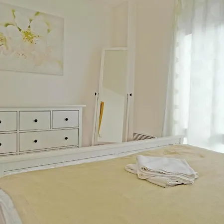 B4 Apollon Appartement *